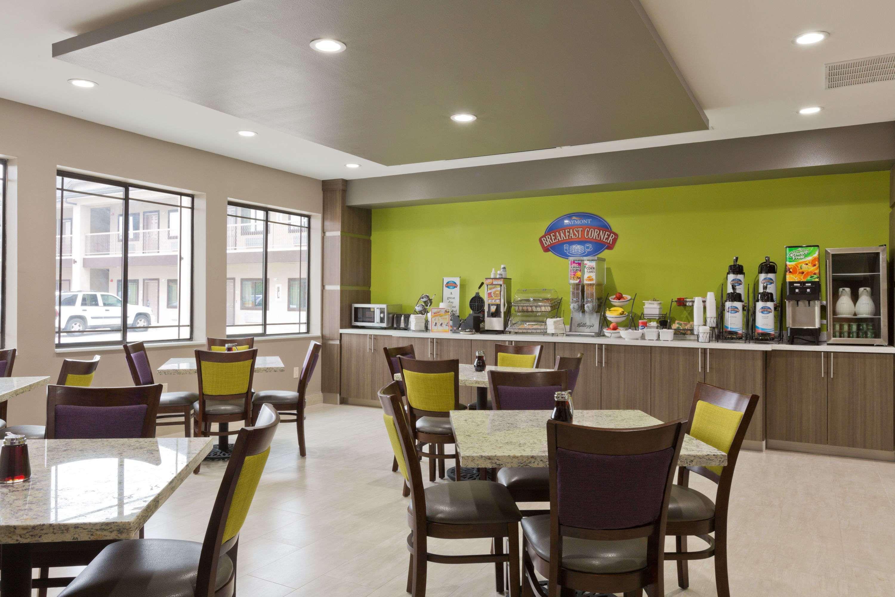Baymont By Wyndham College Station Hotel