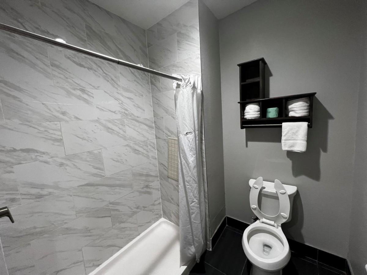 Hotel Baymont By Wyndham College Station 3*